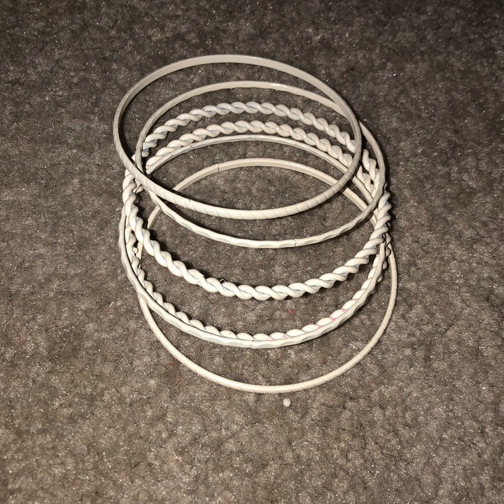 White bracelet set